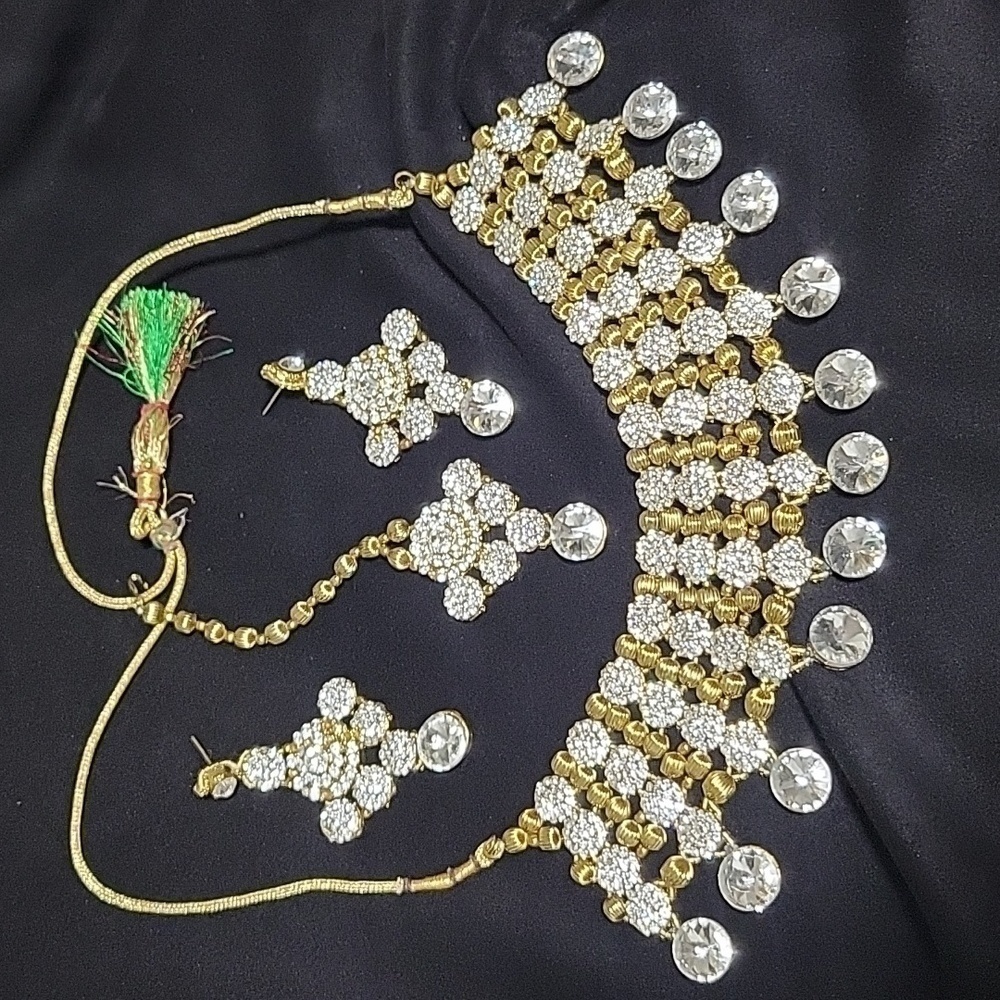 Women's indian 3 pieces jewelry set necklace earrings and Tikka